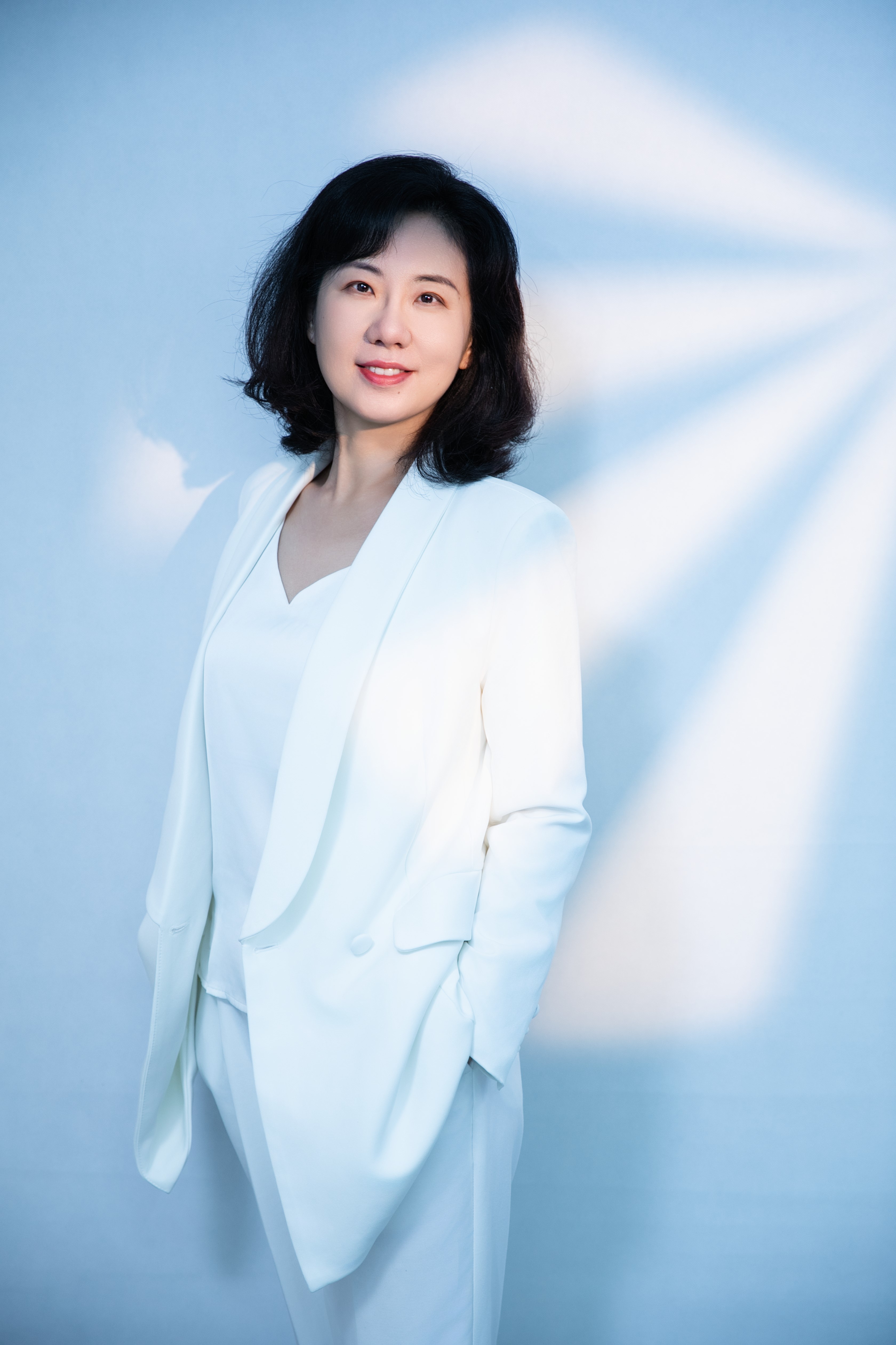 a7dc39f7712e4264b3ba06fed99a699a.jpg 吴雪.jpg